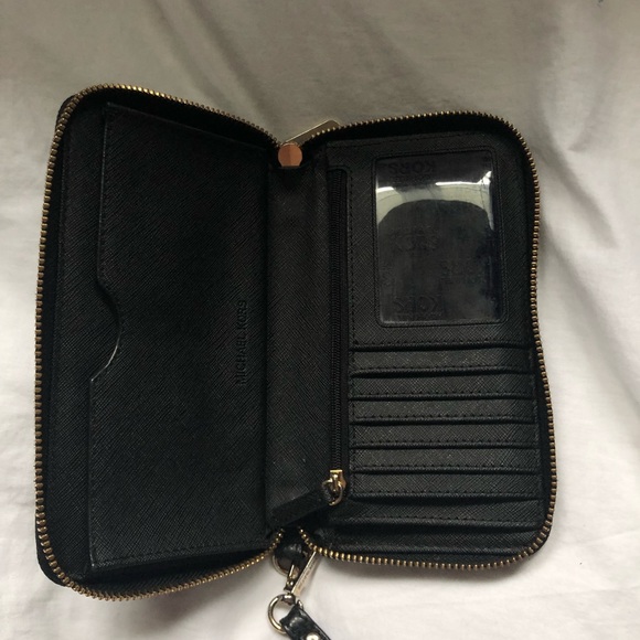 Michael Kors Wristlet/Wallet - Picture 2 of 2